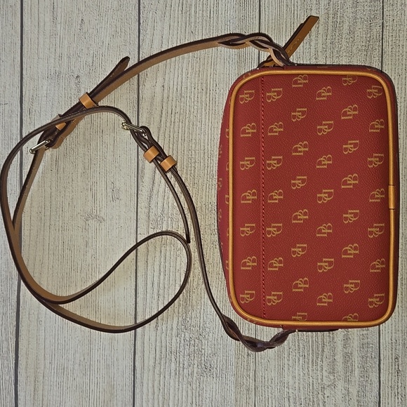 Dooney & Bourke Women's Loni Signature Logo Crossbody Bag Red/Tan NWOT - Picture 2 of 16